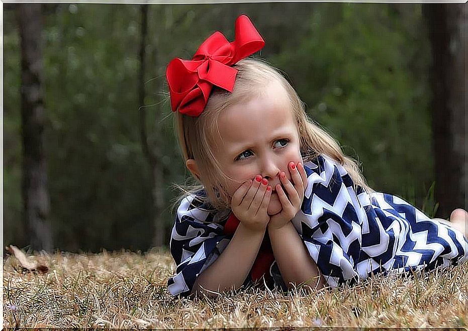 Practical ideas for dad to comb the little girl