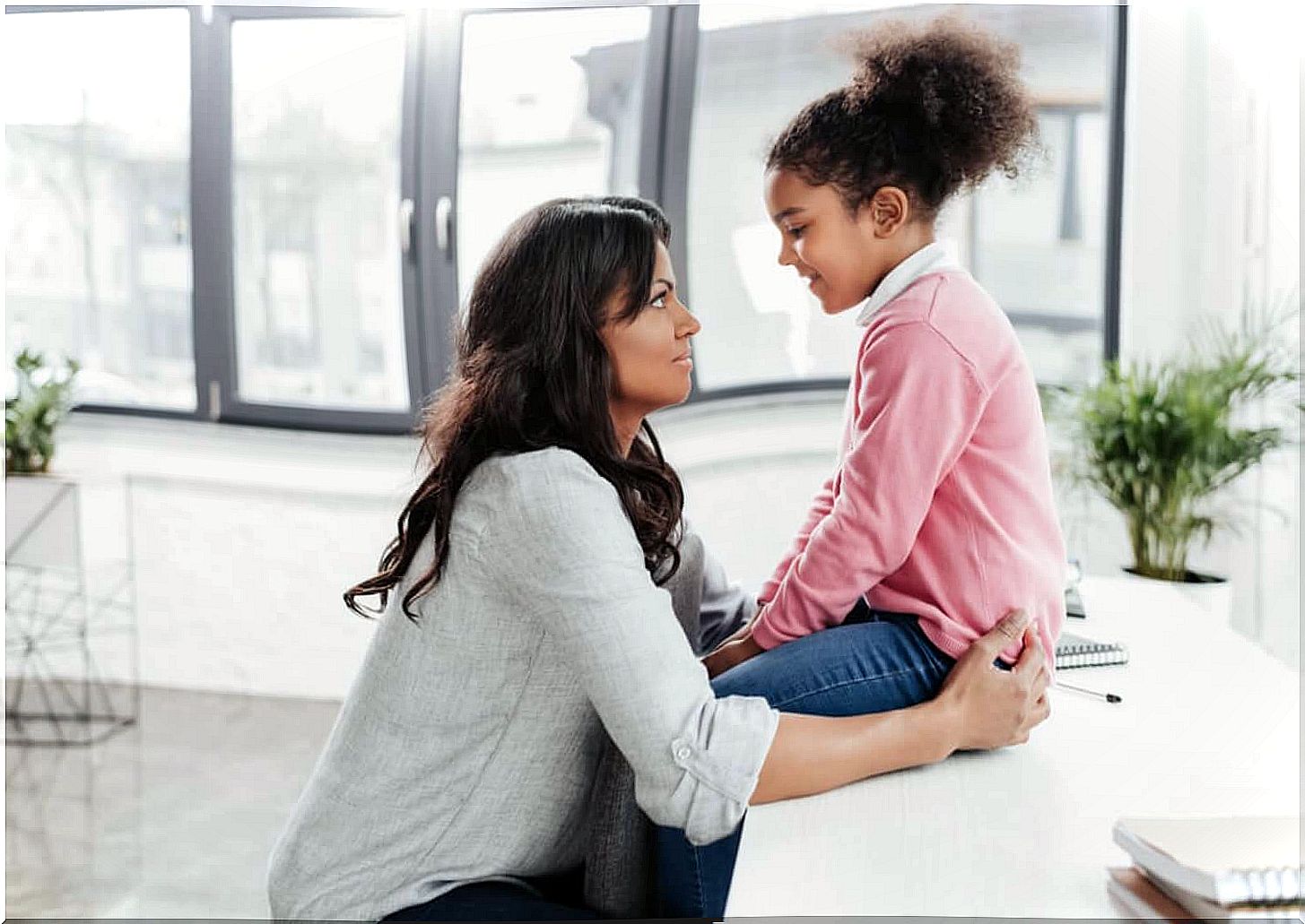 Mother and daughter talking about problem solving skills to be acquired during childhood.