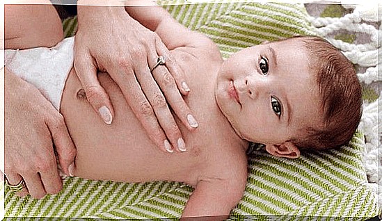 Baby colic during breastfeeding 3