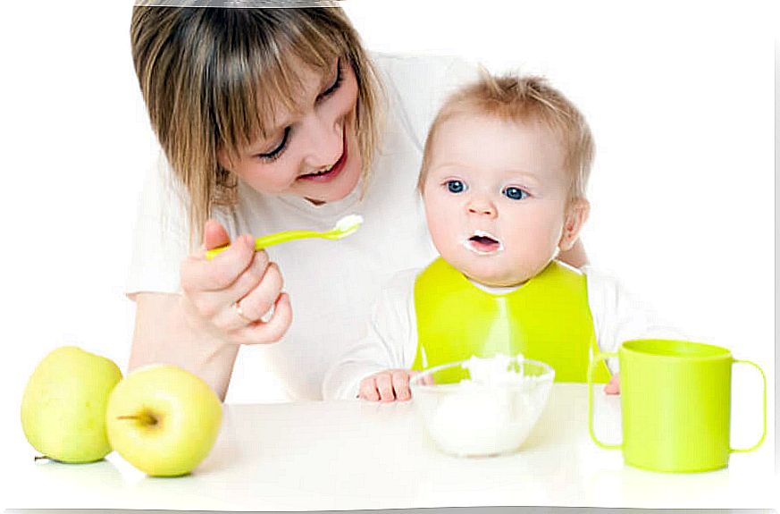 How to help the baby to try new foods?