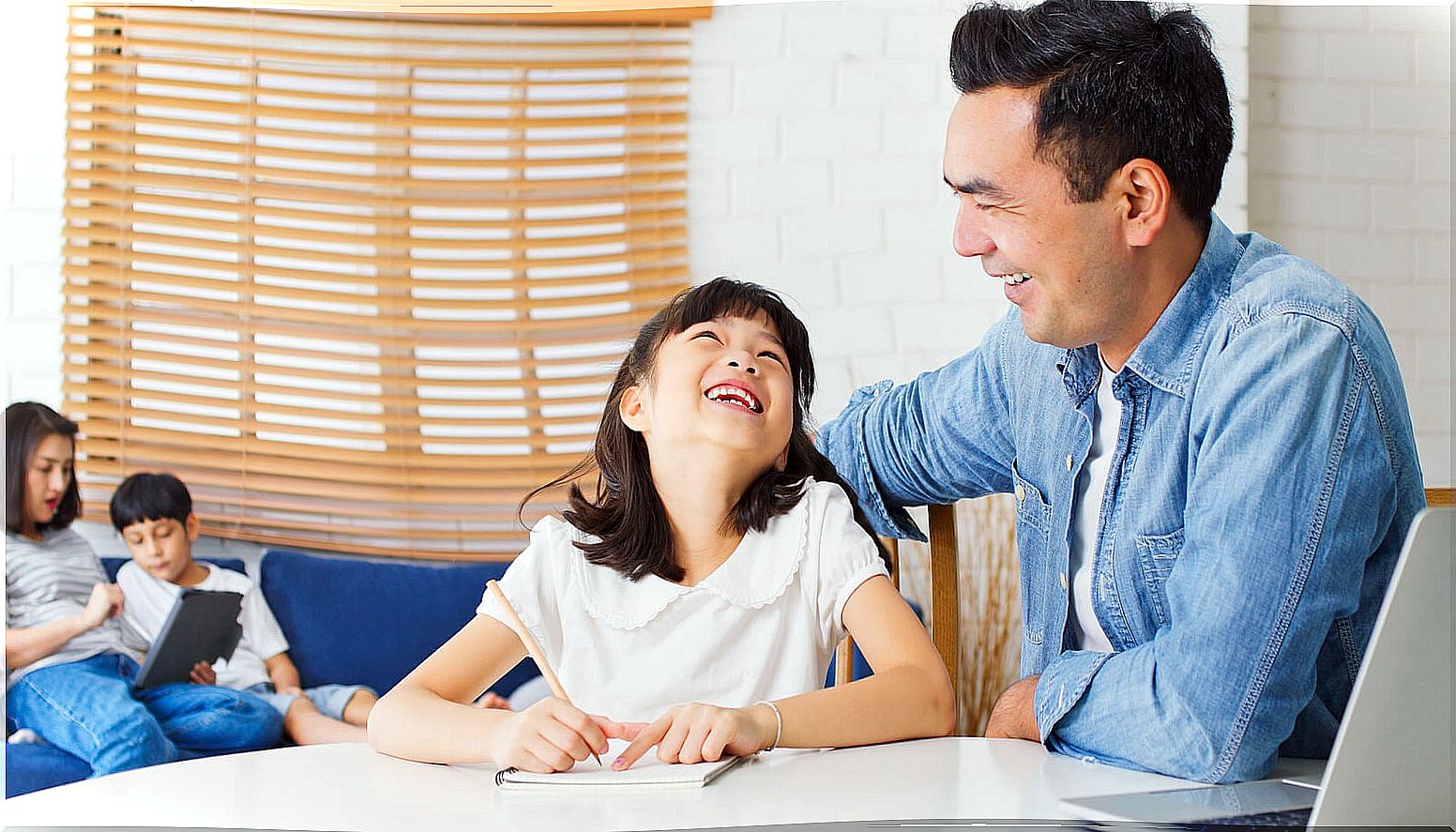 Mothers conducting homeschooling with their children using the AEIOU method.