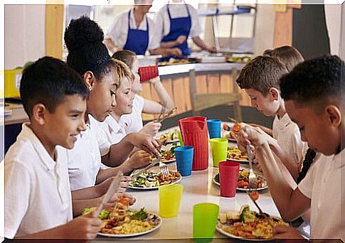 Children eating in the school canteen.