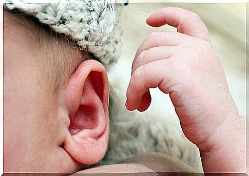 Itchy ears in children is a very common symptom.