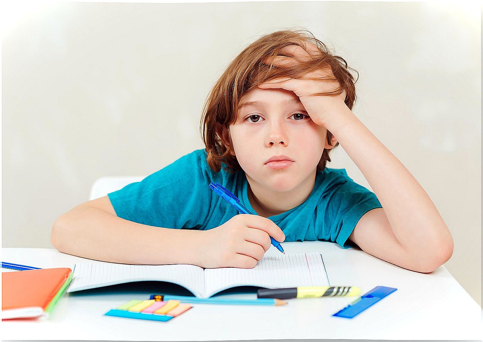 Bored child because his parents do not know how to motivate children to do homework.