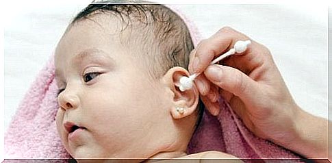 Cleaning the baby's ears is good to prevent otic eczema.