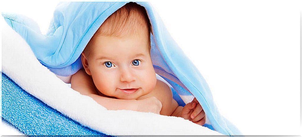 How to clean your baby's nose and ears?