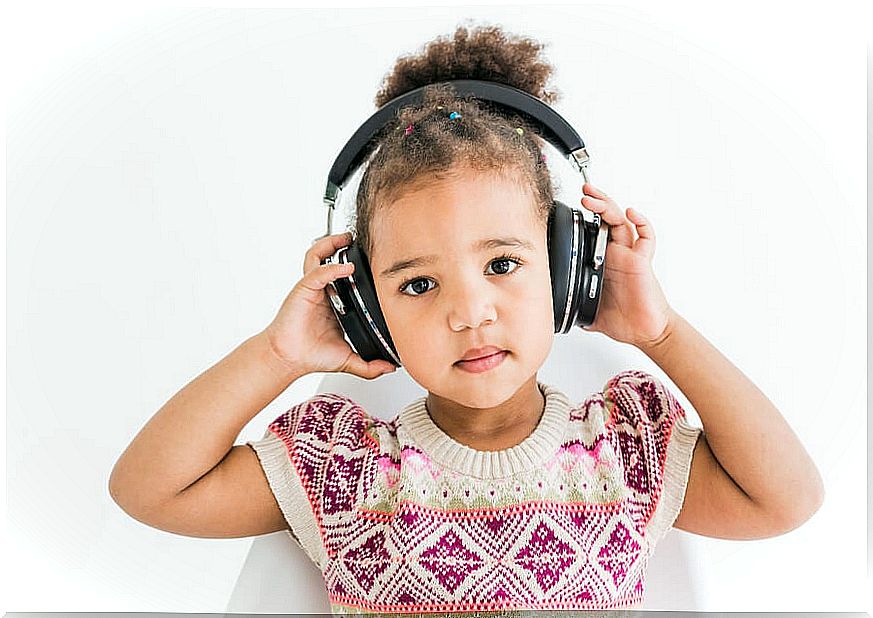 The dangers of using headphones in children.