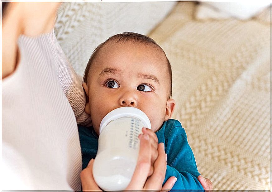 Feeding your little one the recommended amount of milk for the baby's age is part of satisfying one of your top priorities as parents.