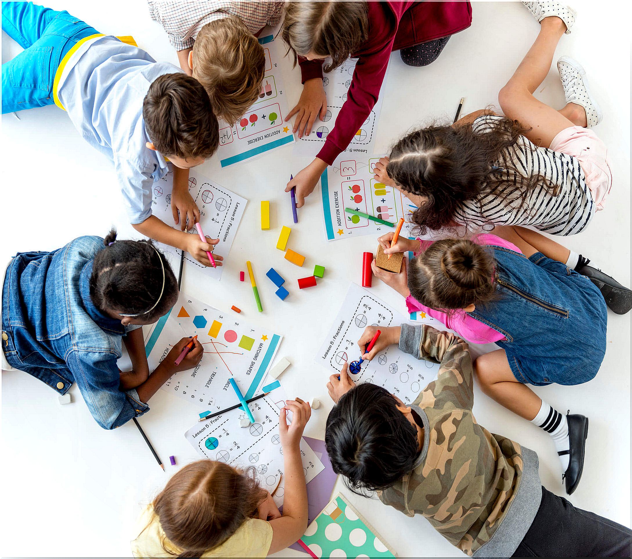 Teacher teaching her students self-management of learning.