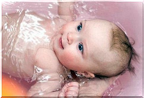 Bath time is one of the most special for you and your baby.