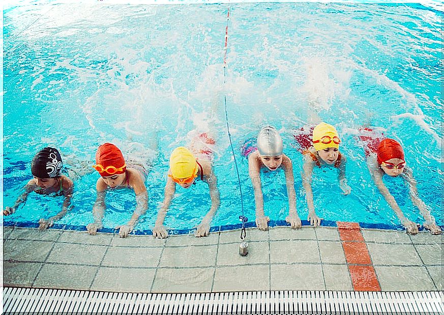 For water polo for children, swimming is an indispensable necessity.