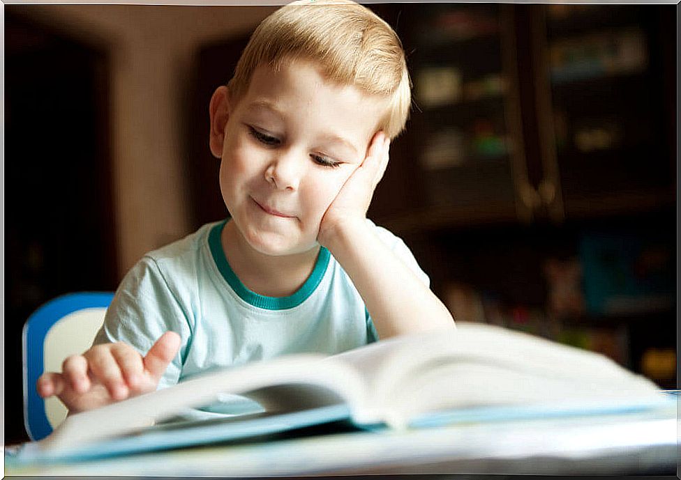 Reading, alone or collectively, contributes greatly to the development of children.